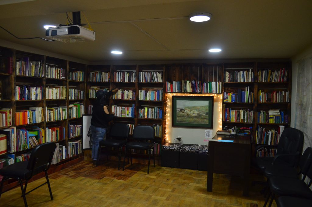 La biblioteca dentro del Amta, en homenaje al escritor Crispín Portugal. Esto es parte del restaurante alternativo.